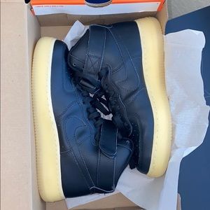 Size 7 Nike Air Force 1 high shoes  in black